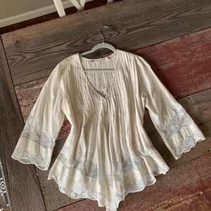 Gorgeous Chelsea & Violet White Cotton and Lace Top size Medium